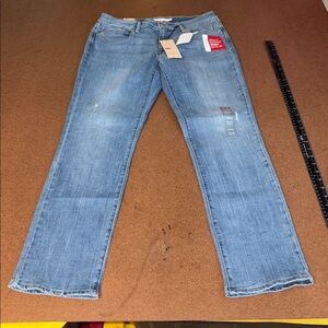 Levi's Classic Blue Straight Leg Women's mid rise skinny Mom Jeans